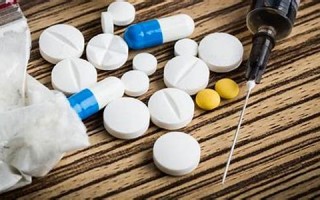 narcotic什么意思,narcotic中文翻译,narcotic用法及例句,narcotic怎么读