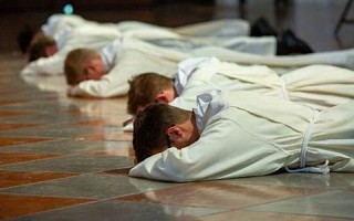prostration什么意思,prostration中文翻译,prostration用法及例句,prostration怎么读