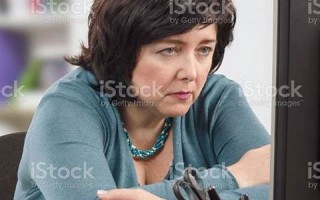 mistrustful什么意思,mistrustful中文翻译,mistrustful用法及例句,mistrustful怎么读