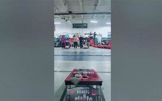 oily什么意思,oily中文翻译,oily用法及例句,oily怎么读